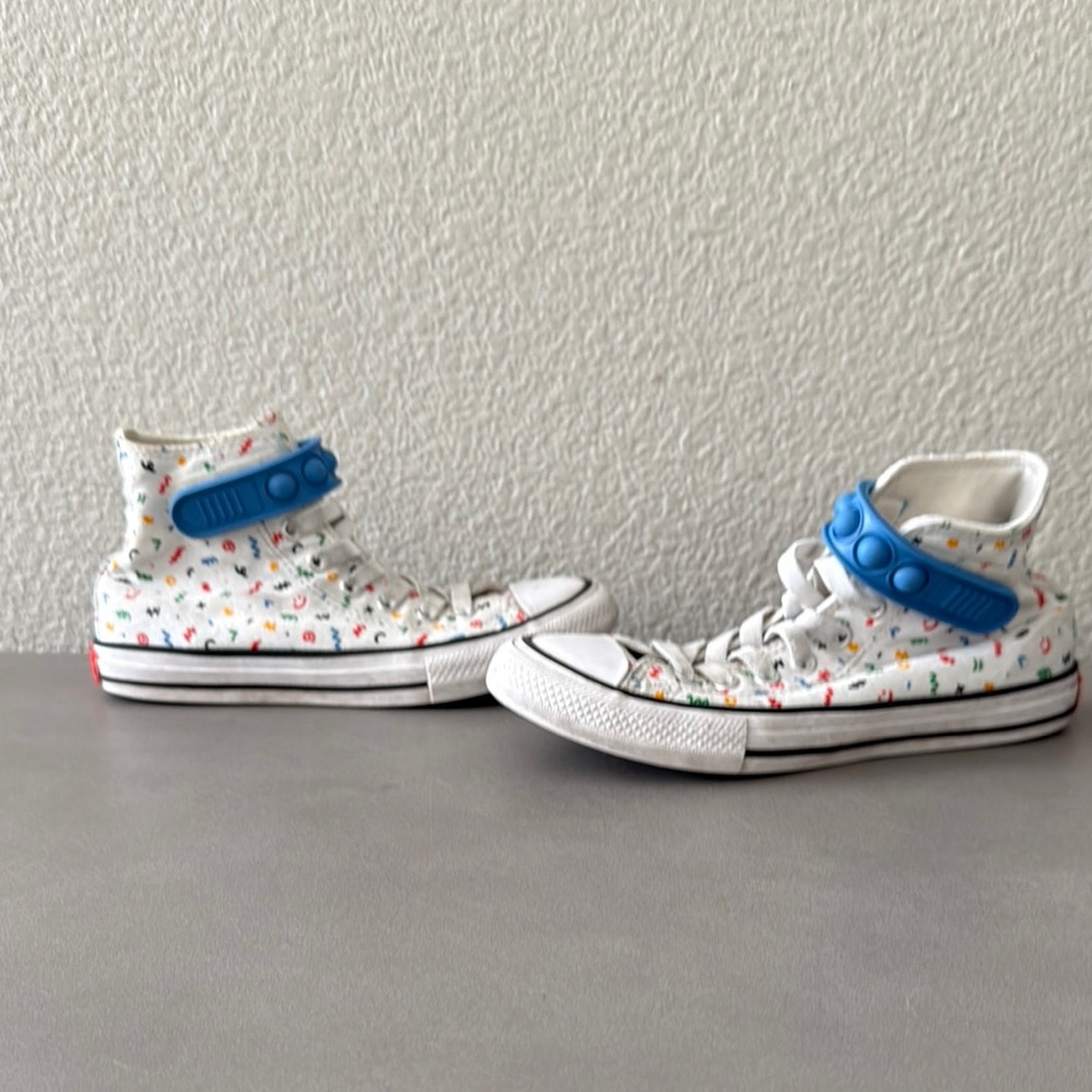 Kids High-Top Sneakers with Blue Accents